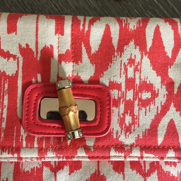 New Chico’s Idra Ikat clutch with chain. - Picture 2 of 6